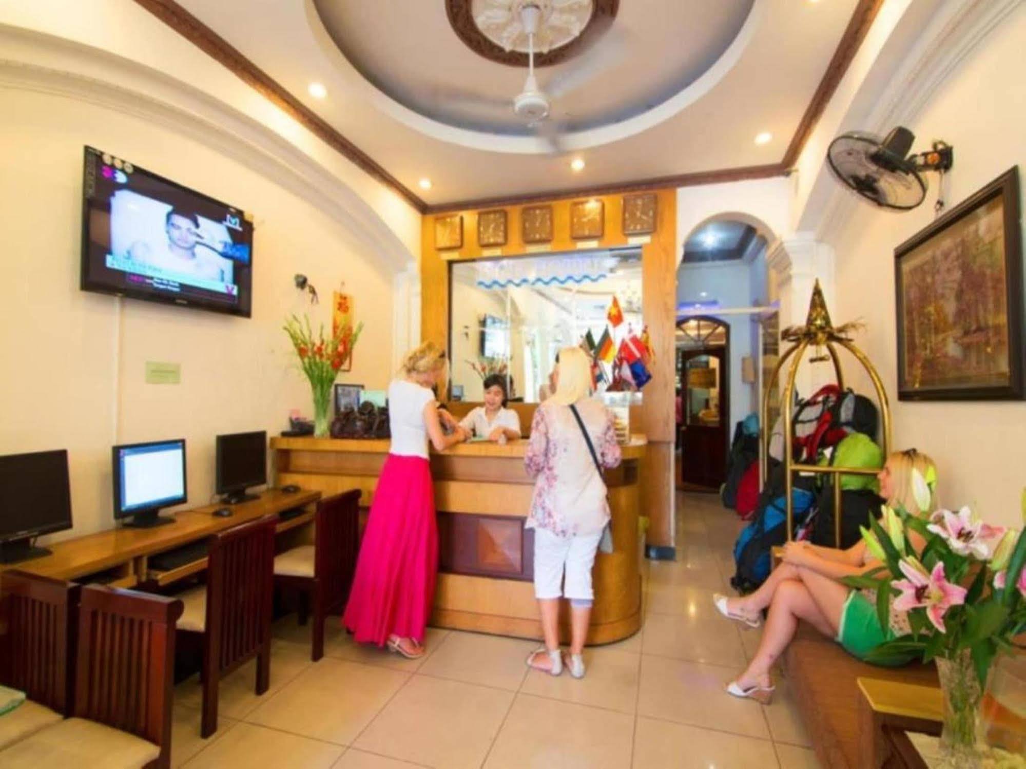 Cosmo Square Hotel Хошимин Экстерьер фото